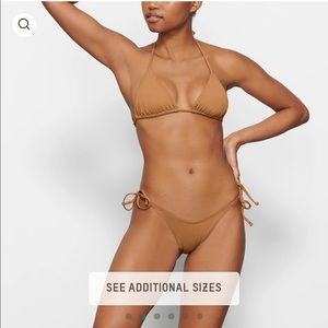 Skims NWT triangle bikini top in almond size M
